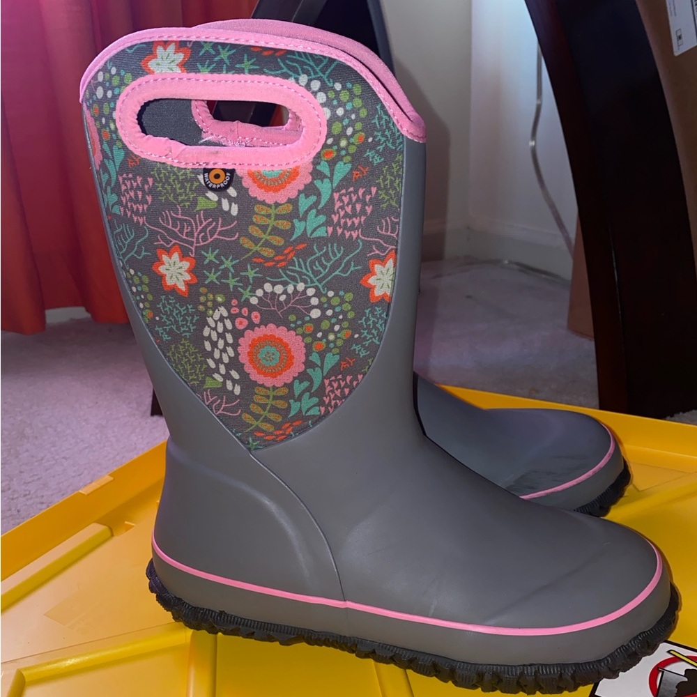 Bogs Girls 5 Classic Handle Winter Boots Waterproof Gray & pink floral print